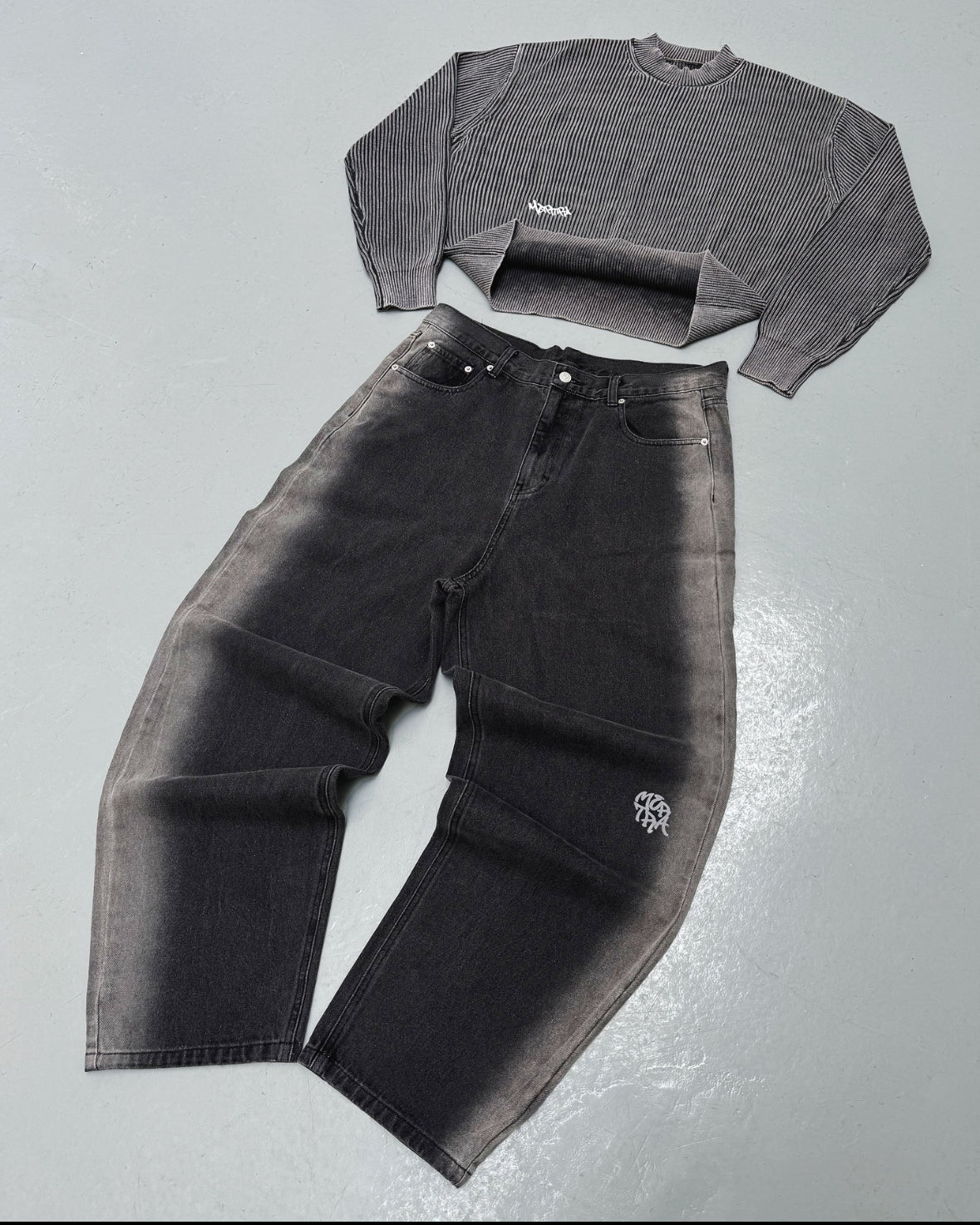 A Mertra Sweatshirt & Jeans Set